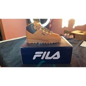 Fila V13 Weathertech size 13.5 kids